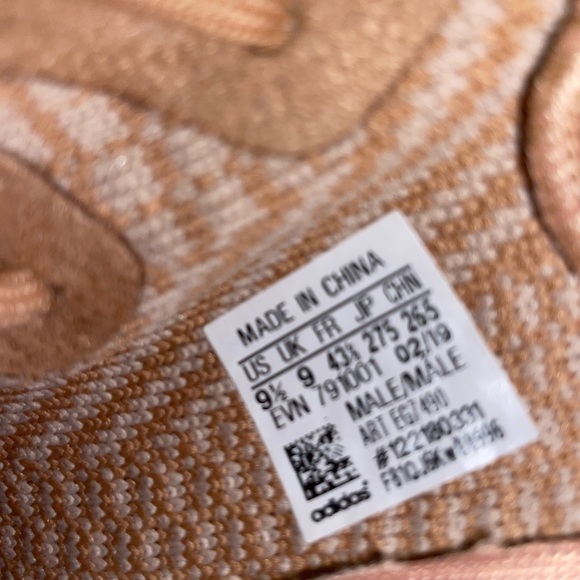 Yeezy 350 - Picture 7 of 7